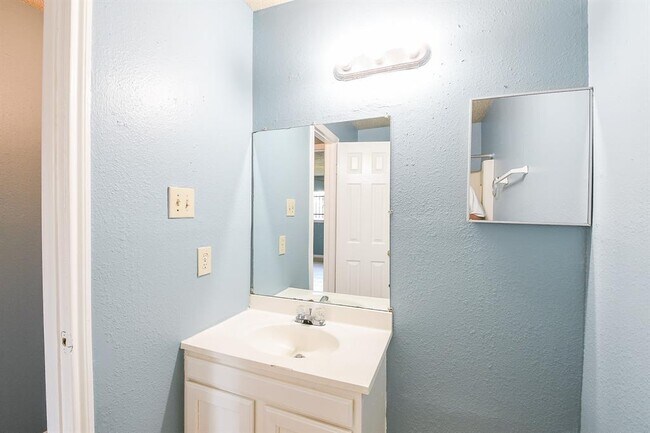 Building Photo - 8714 Valley Song Dr