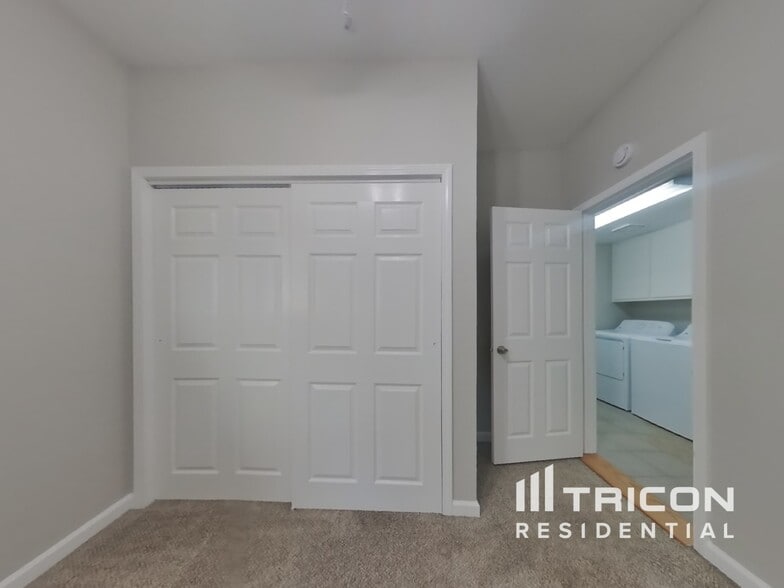 Building Photo - 4684 Cove Ln