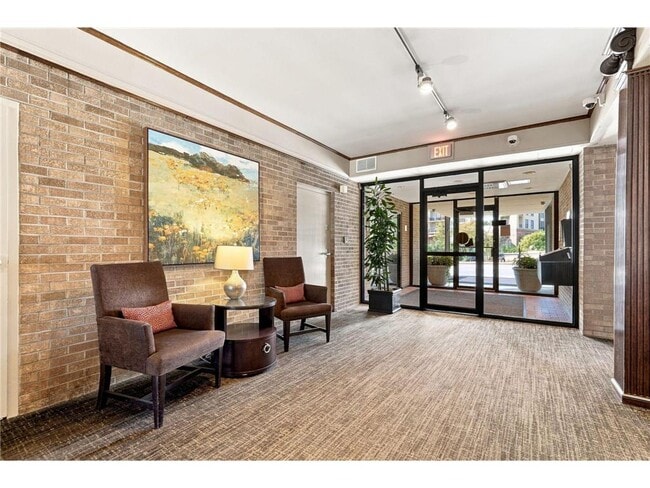 Building Photo - 400 Groveland Ave