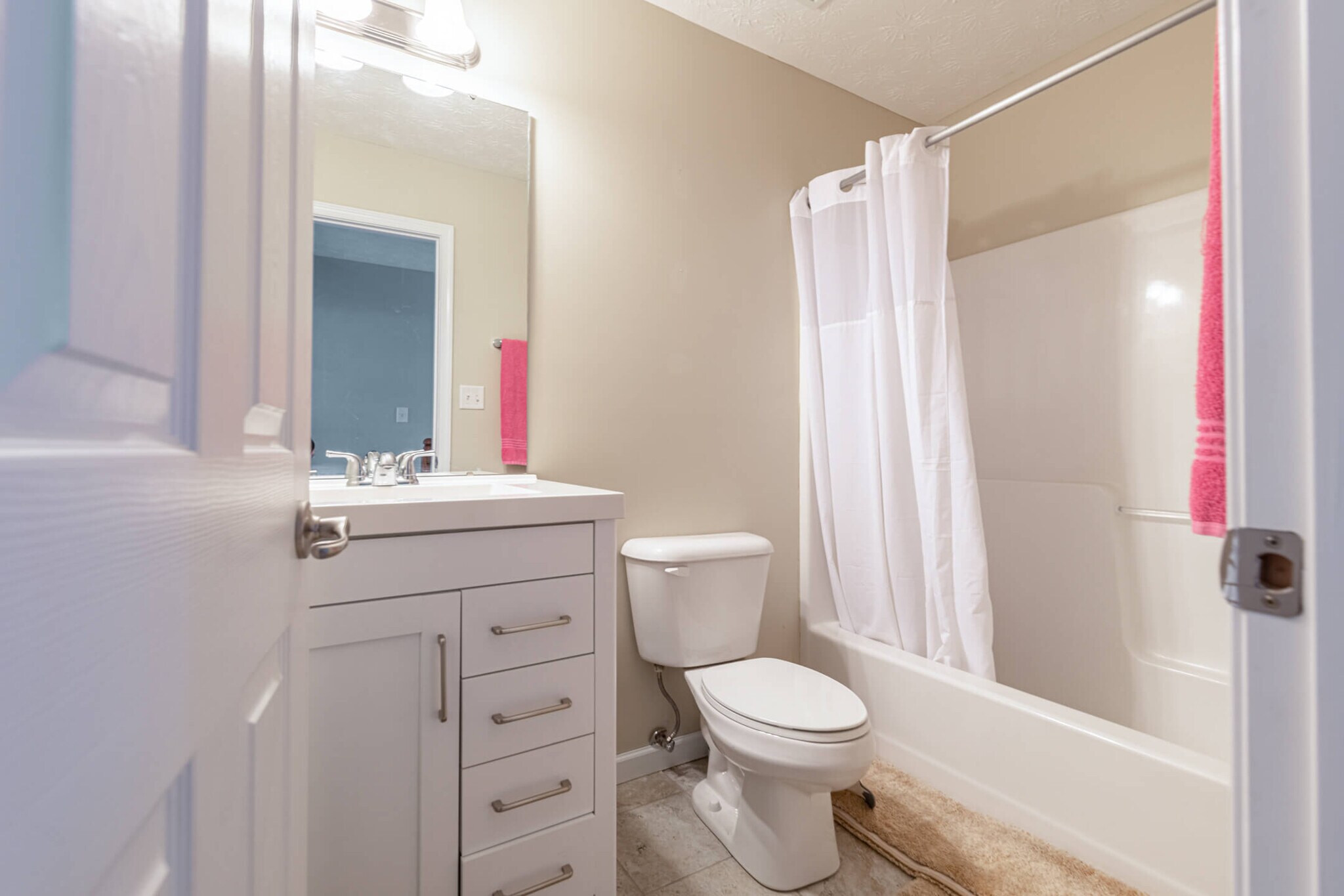 2nd Bathroom - 3300 Federalist Dr