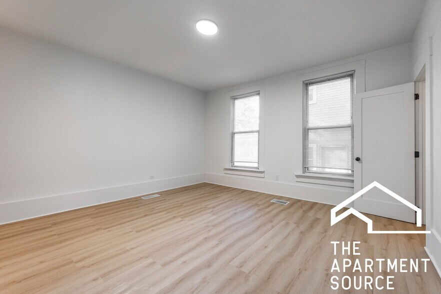 Building Photo - 2301 N Leavitt St