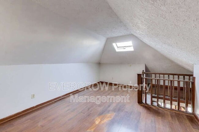 Building Photo - 1140 Hoyt Ave