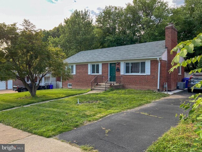 Building Photo - 5305 Yorktown Blvd