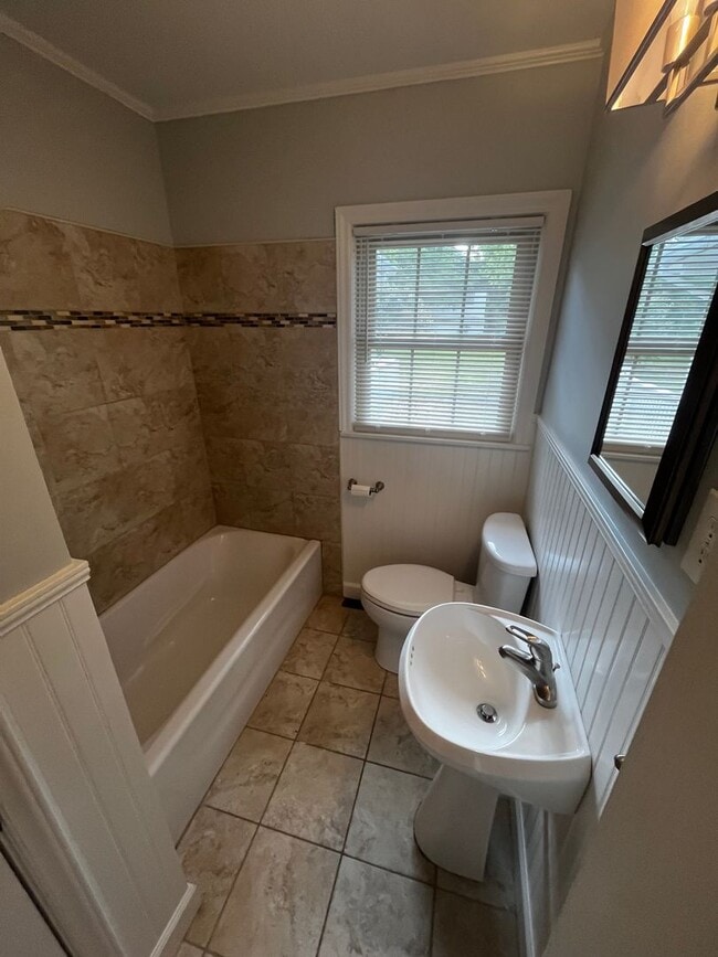 Building Photo - 5bd/2ba NEWLY remodeled brick ranch home. NO CATS.