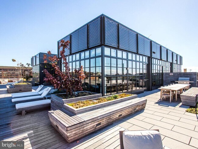 Building Photo - 2030 8th St NW