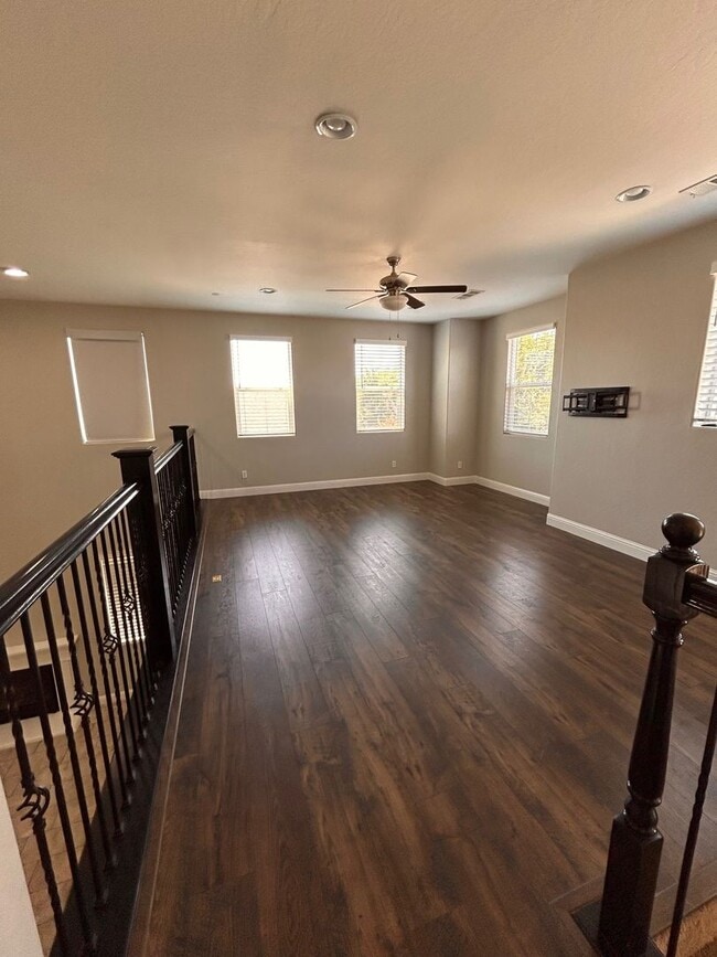 Building Photo - Gorgeous home for rent in Visalia