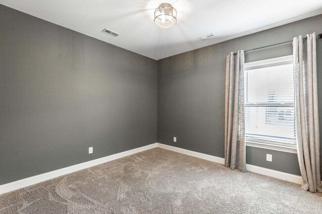 Building Photo - 5038 Shelterwood Dr NE