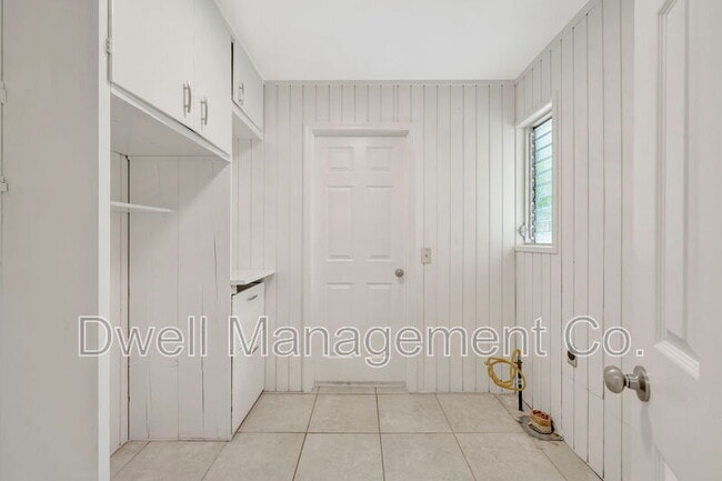 Building Photo - 8860 Fabienne Way