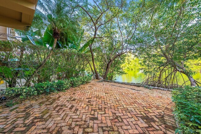 Building Photo - 6204 Paradise Point Dr