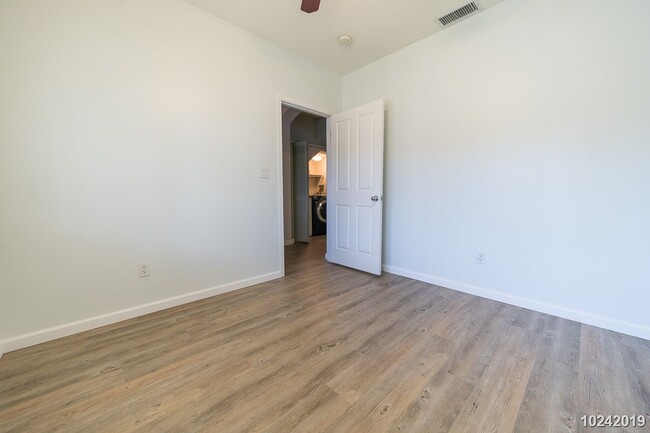 Building Photo - CENTRAL AC 2 bedrooms, 2.5 bath with the 3...