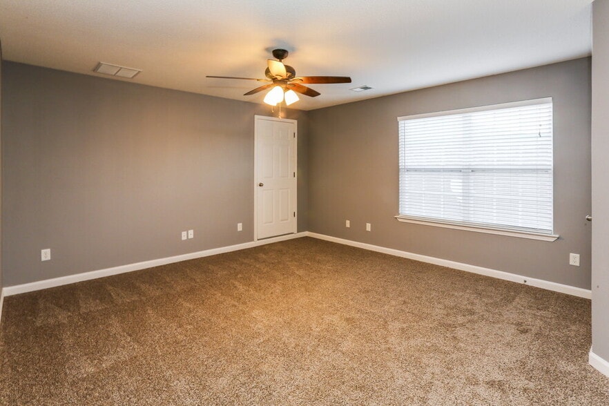 Building Photo - 9918 White Poplar Dr