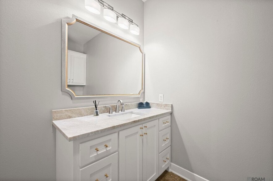 Building Photo - 7707 Bluebonnet Blvd