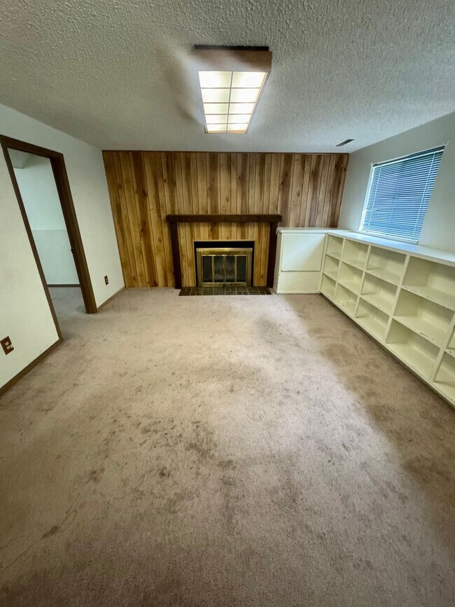 Building Photo - Lovely 3 bedroom 2 bath in North Colorado ...