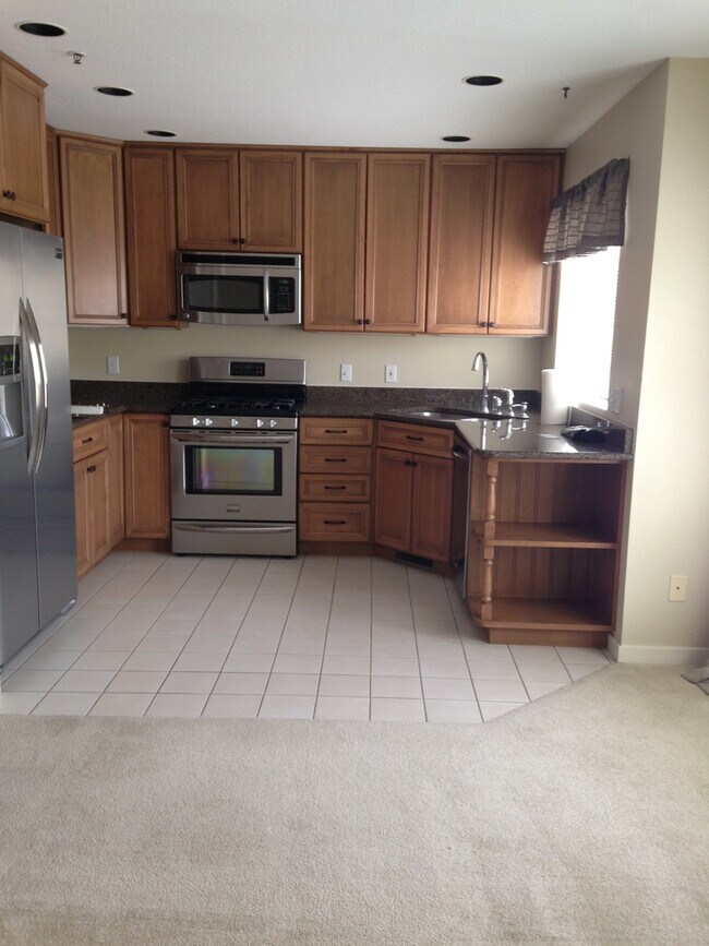 Building Photo - 3B/2.5B Boulder Townhome Close to Campus Available 8/1