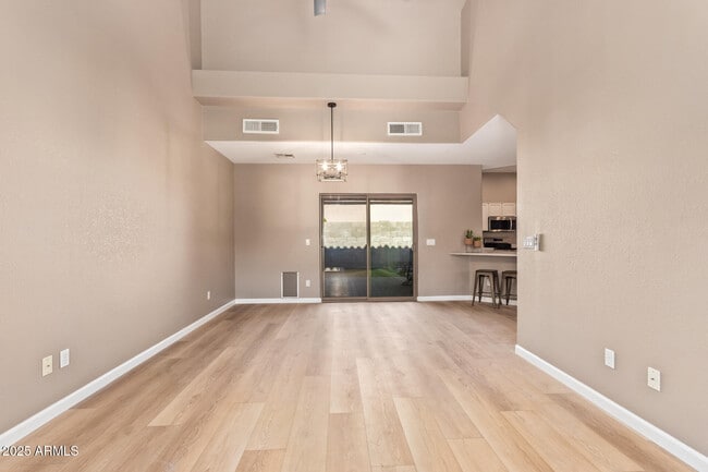 Building Photo - 7978 W Beck Ln