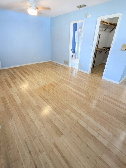 Building Photo - 945 Bramble Bush Cir W