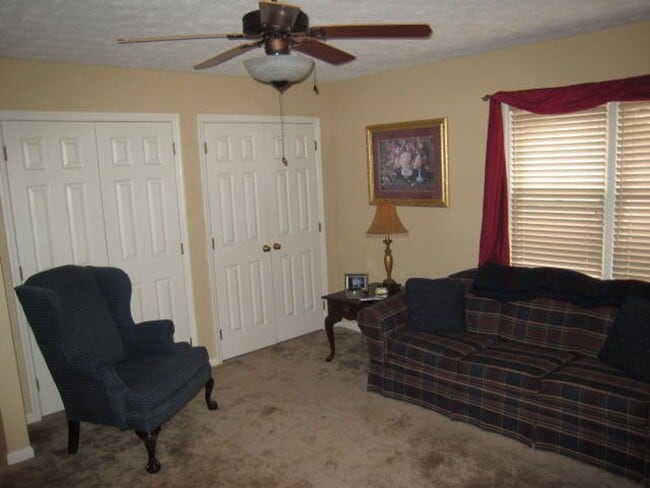 Building Photo - 2 bed + Bonus Room - Great School District...
