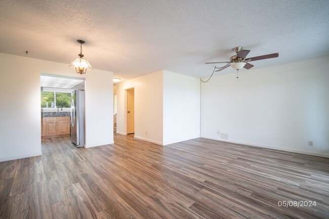 Building Photo - Available now! 2 bedroom, 1.5 Bath Townhouse at Wailuna