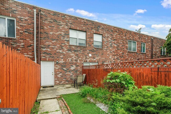 Building Photo - 711 S 18th St