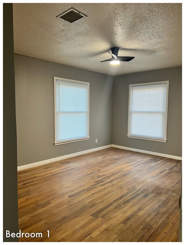 Building Photo - 226 E Murray St