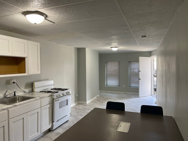Kitchen to living space - 1820 E Allegheny Ave