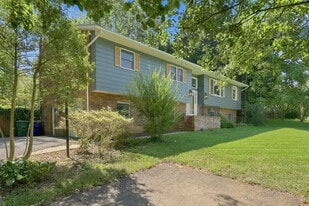 Building Photo - 6 Fieldcrest Cir