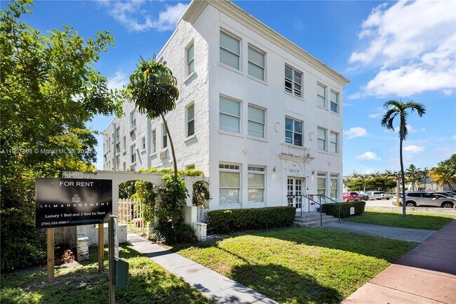 Building Photo - 924 Marseille Dr