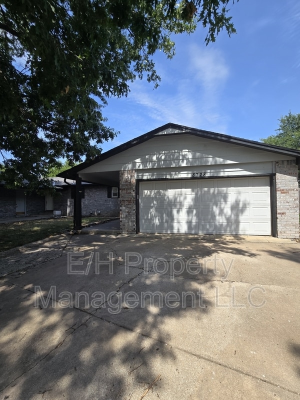 Building Photo - 8728 E Arthur Cir