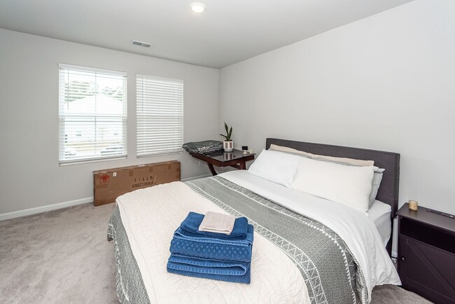Building Photo - 3 Bedroom 2.5 Bath Single Family Home in W...