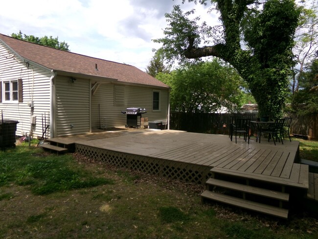 Building Photo - Fully furnished