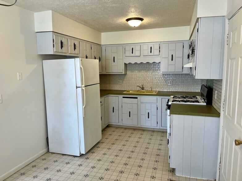 Building Photo - 201 W Shelbourne Dr