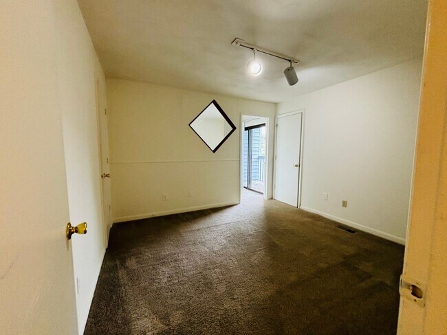 Building Photo - 503 Sunridge Dr