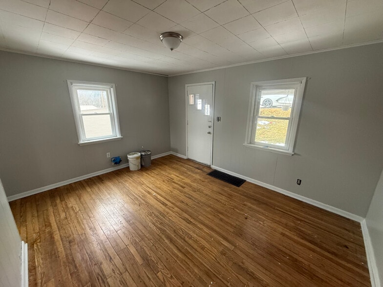 Building Photo - 127 May St