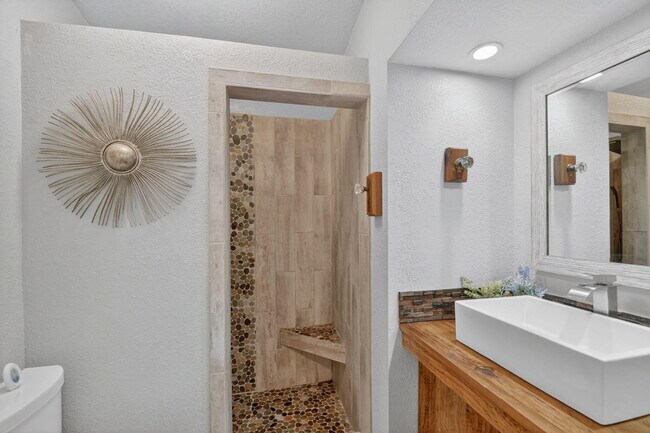 Building Photo - 318 Glen Arbor Terrace