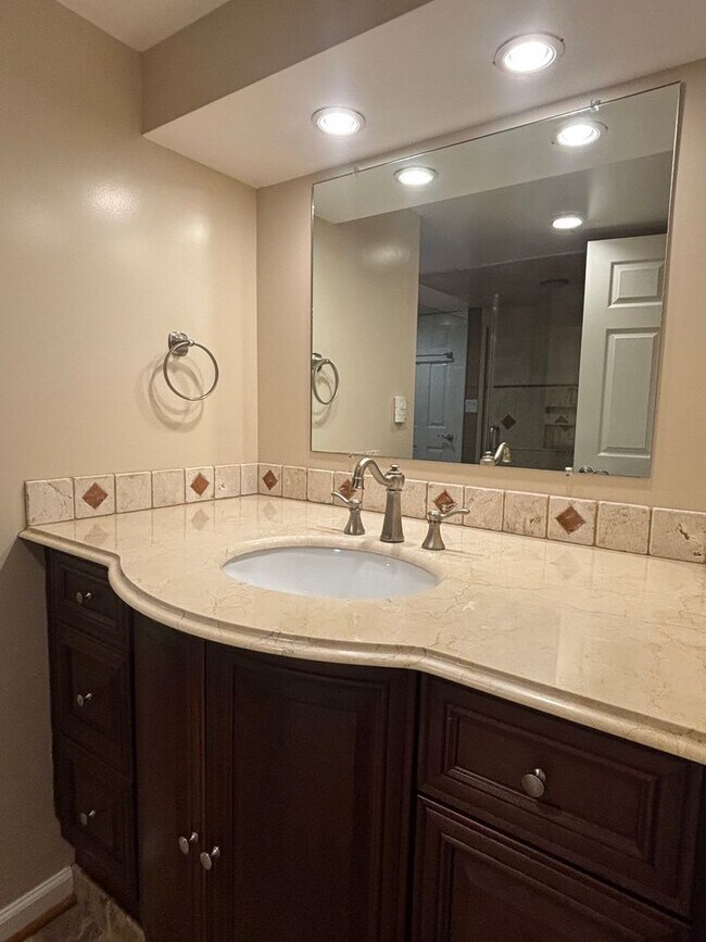 Building Photo - 3479 Overbrook Dr