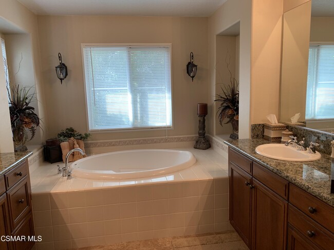 Building Photo - 3804 Bridgeview Ln