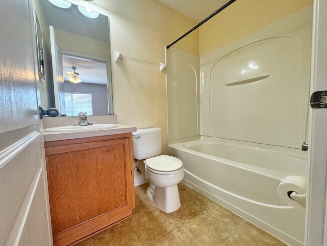 Building Photo - Paloma 2BR/2.5BA Townhome!