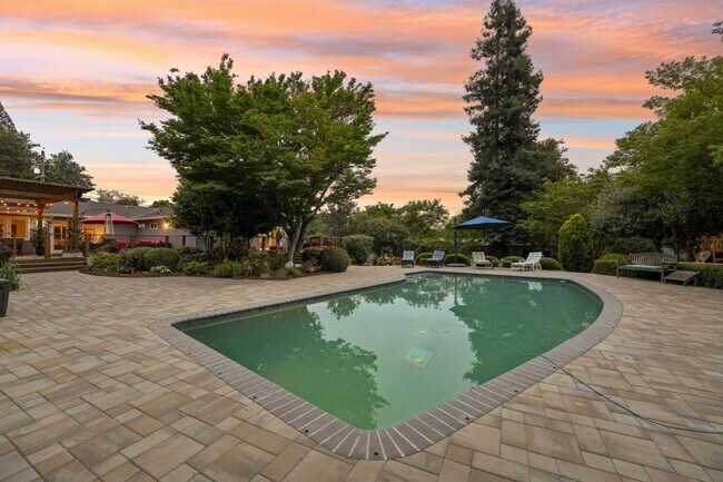 Building Photo - Single-Level Three-Bedroom Retreat in Napa...