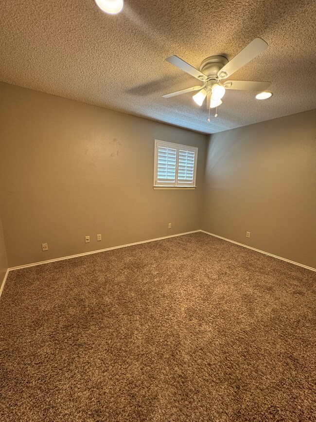 Building Photo - 3228 Elma Dr
