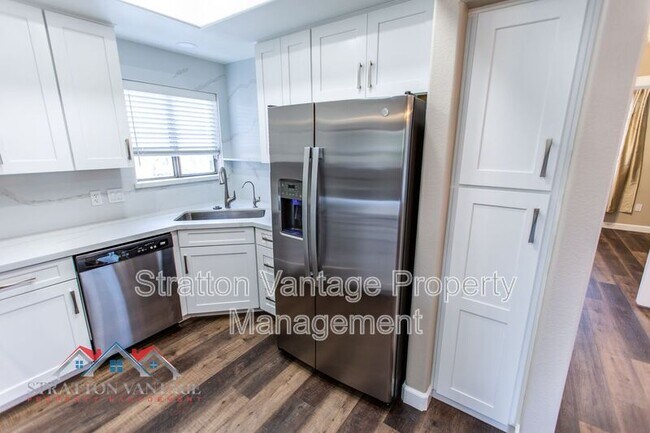 Building Photo - 11680 E Sahuaro Dr
