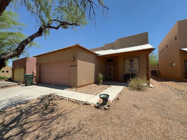 Building Photo - Available Now-3 bdrm/2 bath large open con...