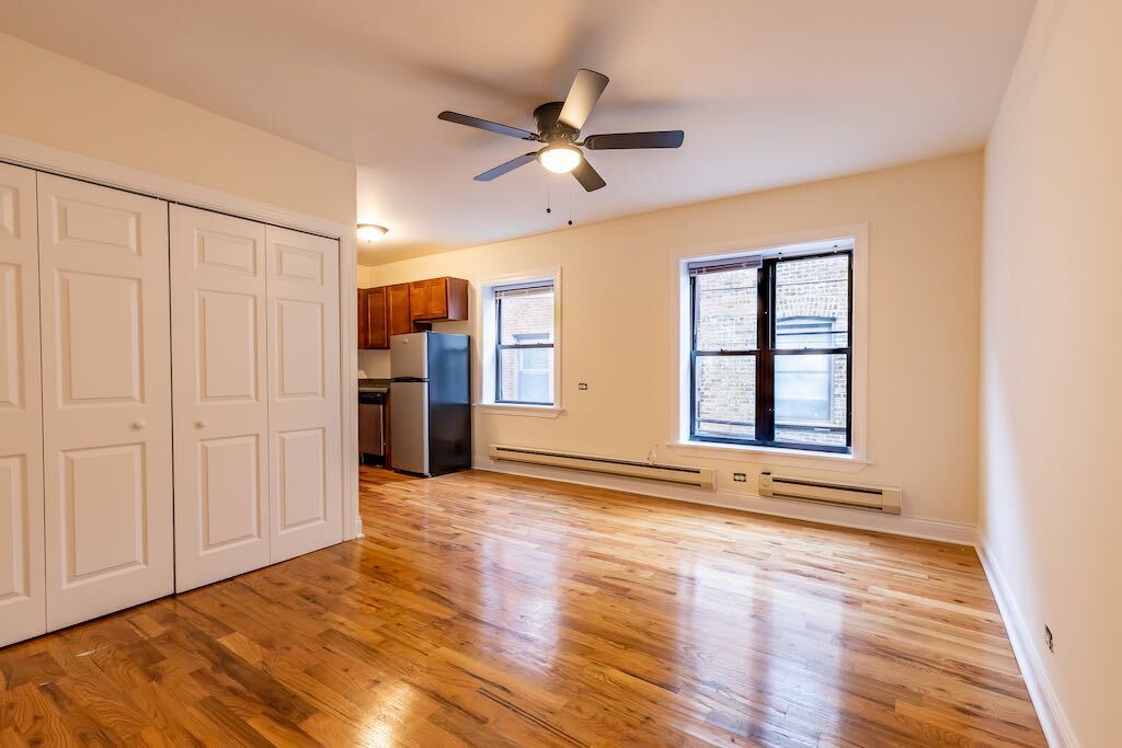 Building Photo - 822 W Cornelia Ave