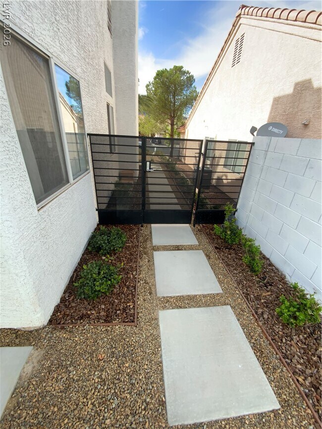Building Photo - 679 Scenic Tierra Ln