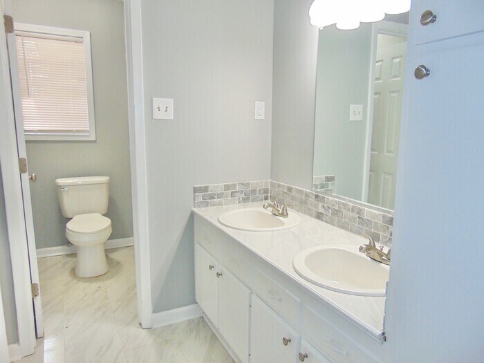Building Photo - 5958 Lake Trace Cir