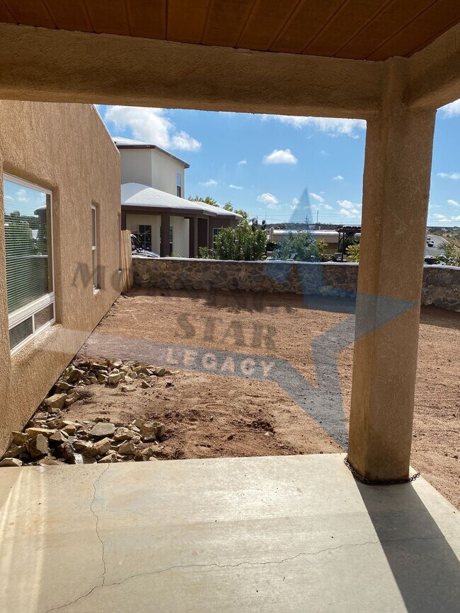Building Photo - Southwestern Beauty- Excellent location