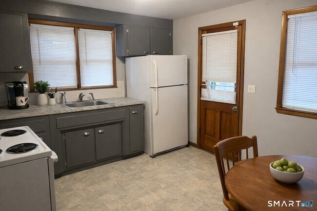 Building Photo - 46 Myron Ave