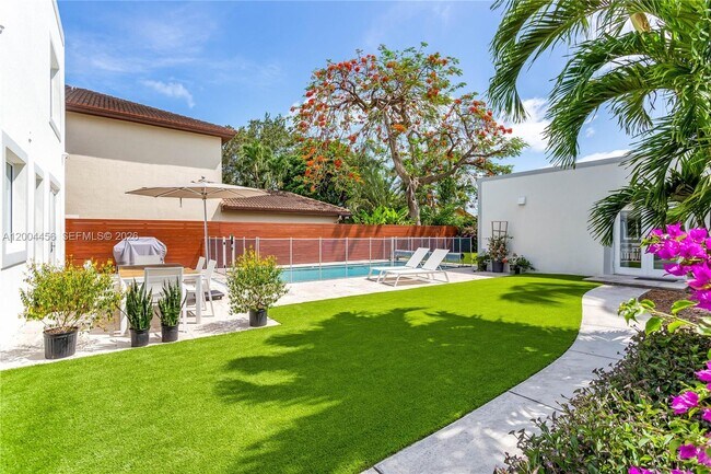 Building Photo - Southwest 20th Road, Miami, FL 33129 - 3 BR 2.5 BA single-family home