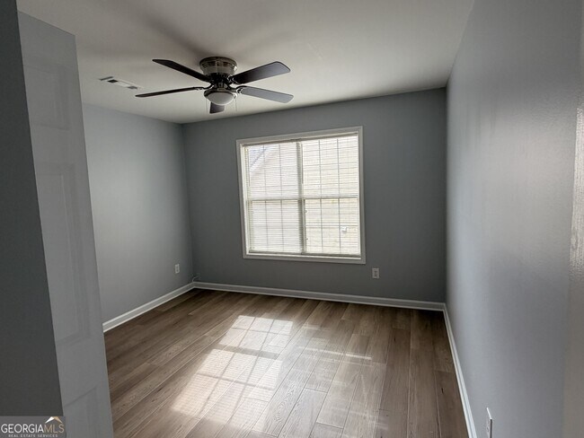 Building Photo - 113 Clarin Way