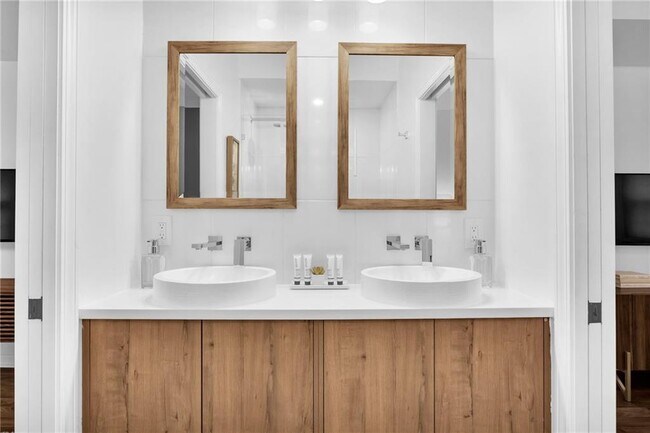 Building Photo - 3882 The Ascent NE