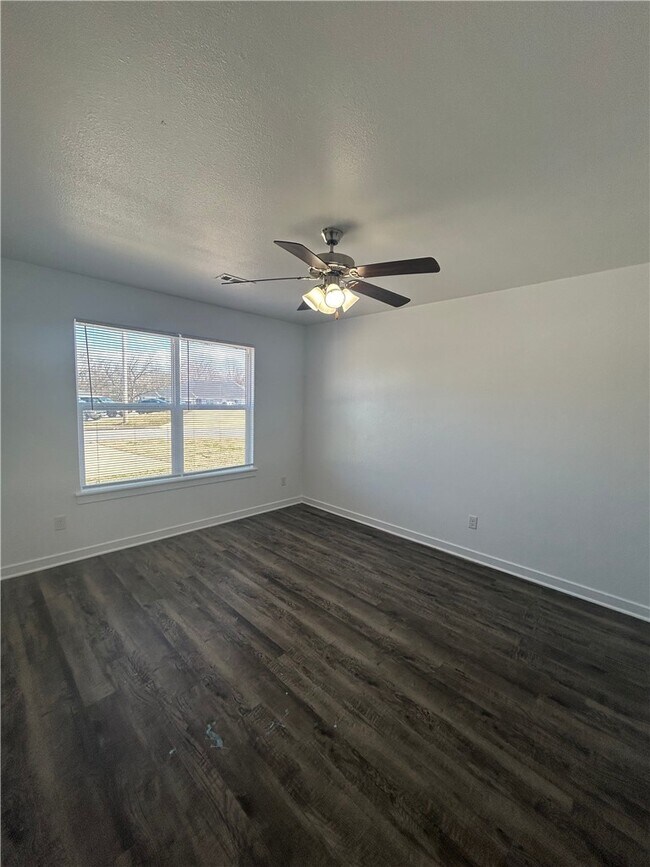 Building Photo - 644 Hidden Springs Dr